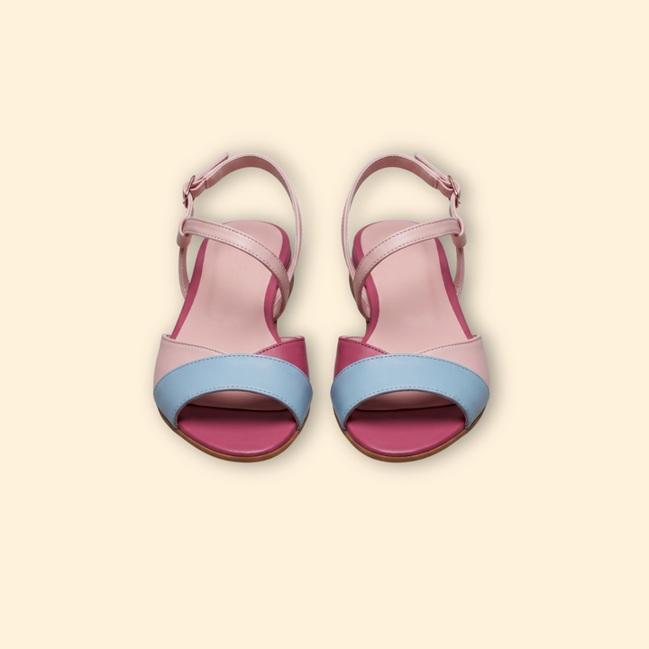 Women’s Flat Sandals with Straps