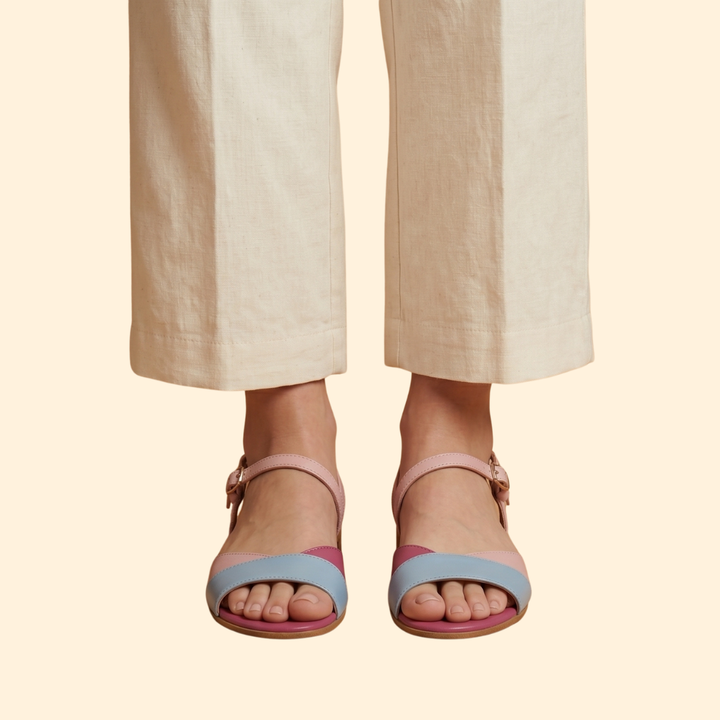 Women’s Flat Sandals with Straps
