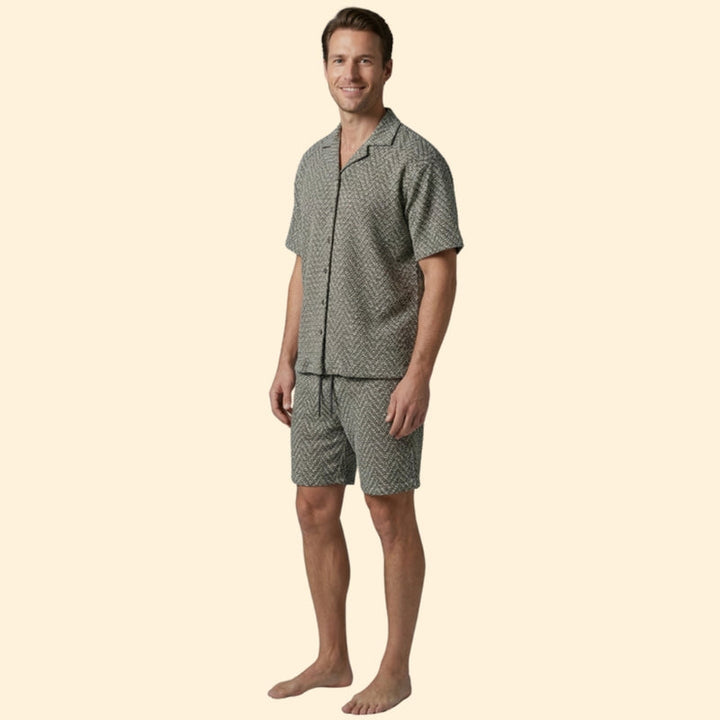 Men’s Patterned Button-Up Shirt and Relaxed Fit Shorts
