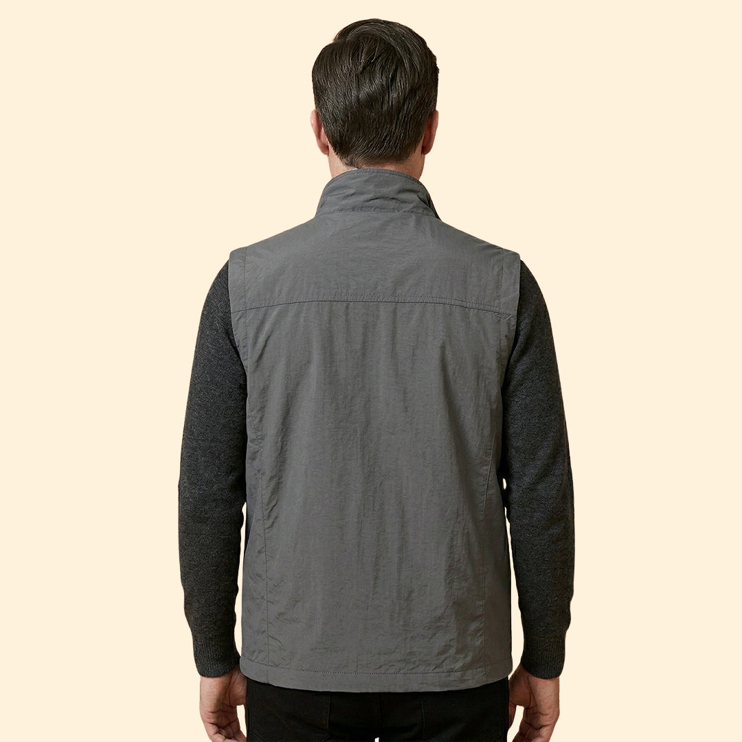 Men’s Sleeveless Jacket with Multi-Pocket Design
