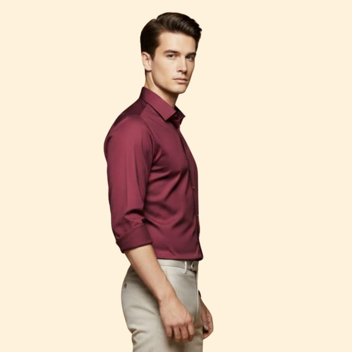 Men’s Slim-Fit Shirt with Collared Neck