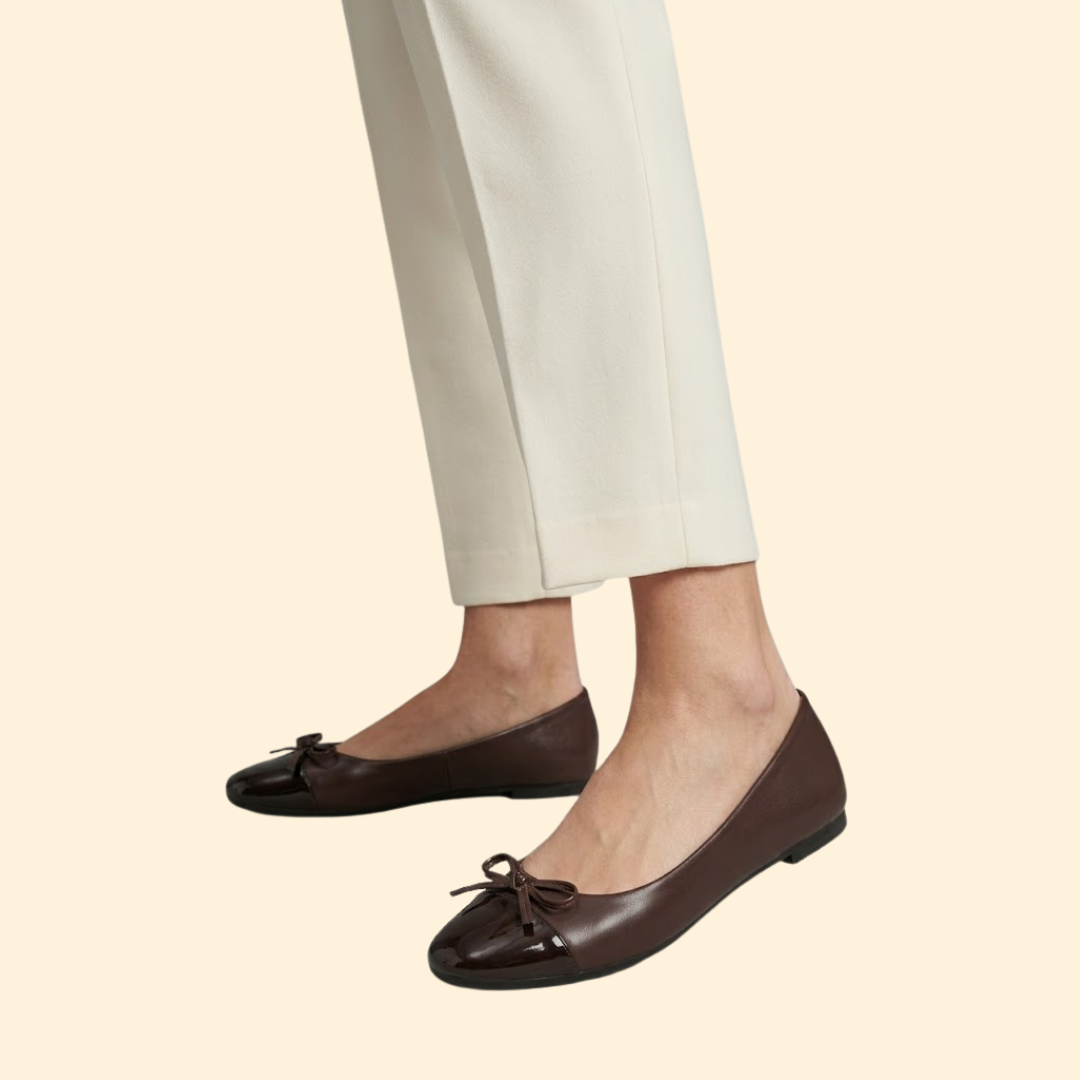 Women’s Flat Shoes with Front Bow Detail