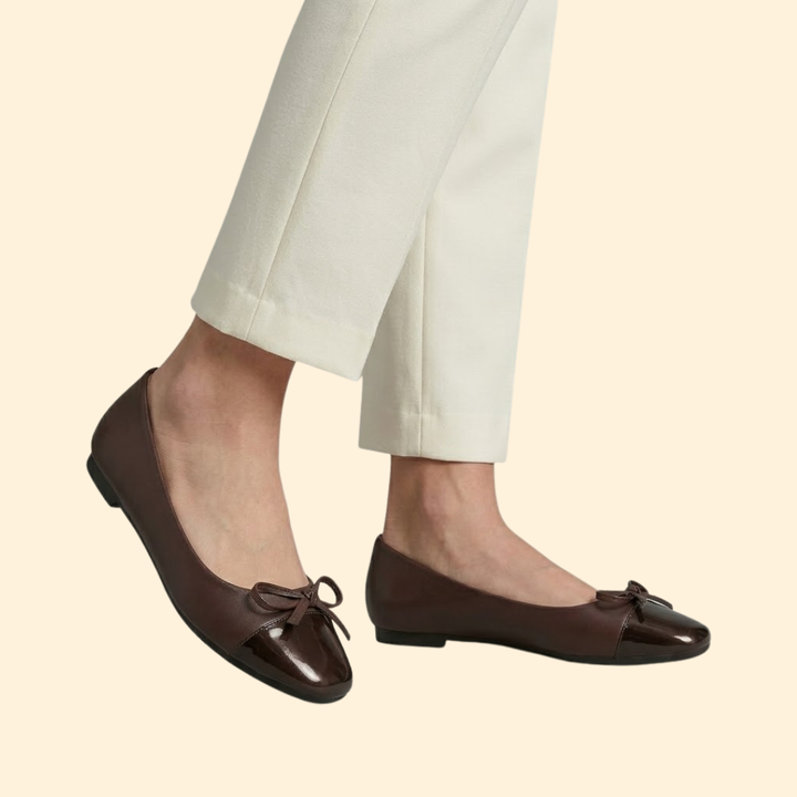 Women’s Flat Shoes with Front Bow Detail