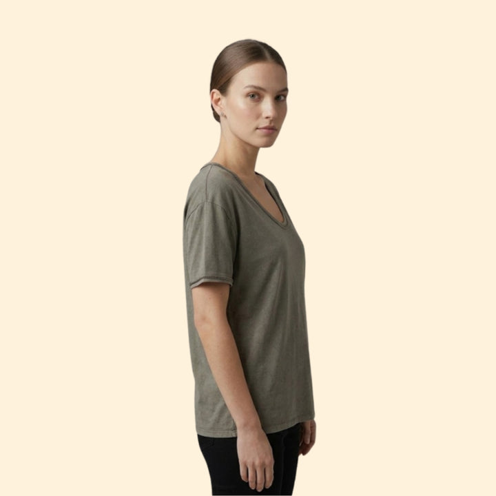Women’s Loose Fit Shirt with Curved Hem