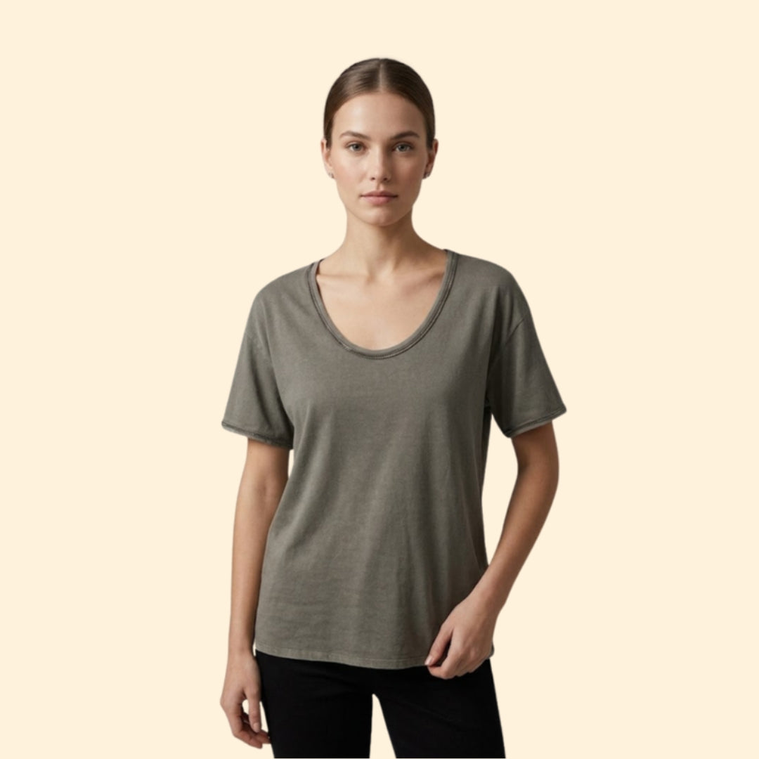 Women’s Loose Fit Shirt with Curved Hem