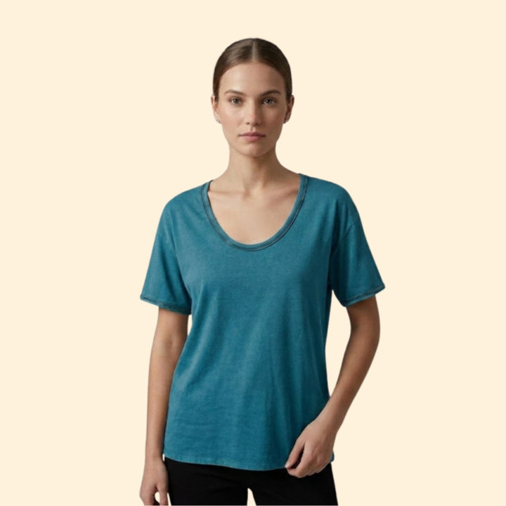 Women’s Loose Fit Shirt with Curved Hem